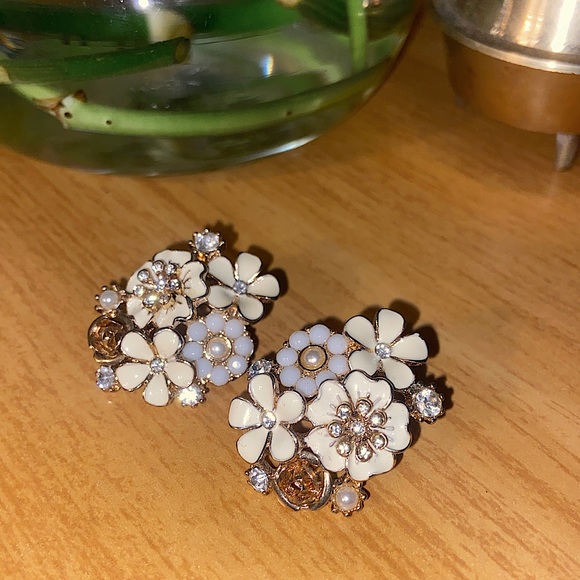 Forever 21 Gold Floral Earrings - Picture 3 of 6